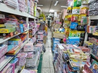 아이들 홀리던 동네 문구점이 시든다