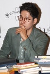 [포토] 유준상, 귀품있는 작가 포스~