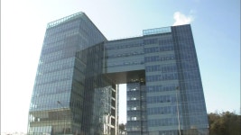 갓난 딸 안고 노숙 30대 여성, 접근금지 명령