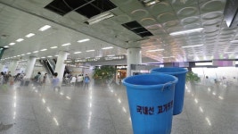 김포공항 국내선 청사 물바다…화물청사는 낙뢰로 파손