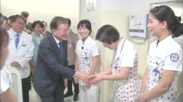 문재인, 아동 재활병원 방문…안희정, 충북 방문