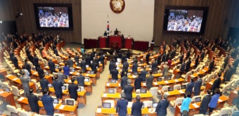 정기국회 개회…첫날 여야 신경전 치열