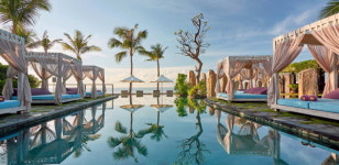 발리 로얄 푸르나마 리조트만의 자랑 플로팅 브랙퍼스트