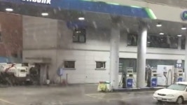 경기 일부 지역 곳곳 때 아닌 눈발 날려