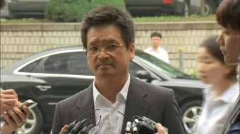 대통령기록관 압수수색…윤중천 영장 청구