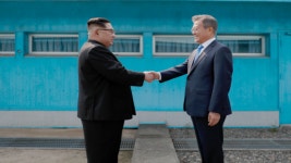 4·27 정상회담 1주년…판문점서 평화 퍼포먼스