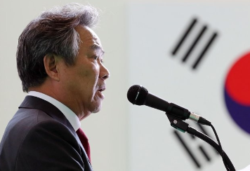 이기흥 대한체육회장, 세번의 연임 실패에 이어 IOC 위원직 사퇴 의사 표명