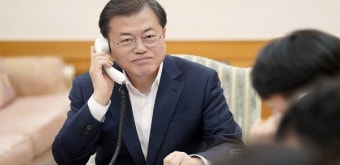 문 대통령, 트럼프 대통령 통화 '코로나19 공조'