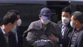 경찰, 김봉현 구속 후 첫 조사…업무수첩 압수