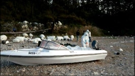 밀입국 보트, 13차례 포착…軍은 낚싯배로 오판