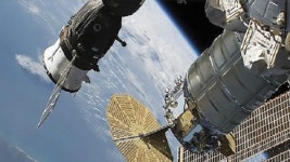 러시아 국제우주정거장, 세 곳에서 공기 유출