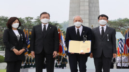 문 대통령, 국가유공자·보훈 가족 초청 오찬