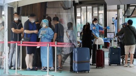 신규 확진 목요일 기준 최다…해외유입 역대 최다