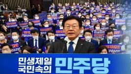 민주당, 윤 대통령 고발…이재명 소환에 맞불