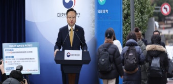 내년부터 의대 정원 2천 명 확대…의사 1만 명 더