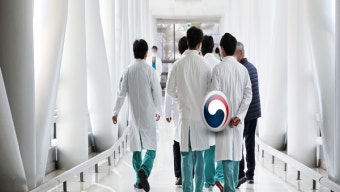 전공의 복귀 시한 D-1…일부 복귀 속 대치 여전