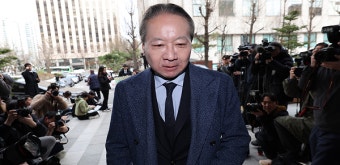 '집단사직 공모 혐의' 주수호 의협 홍보위원장 경찰 조사