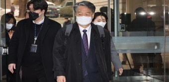 '딸 채용 비리' 송봉섭 전 선관위 사무차장 구속 기로