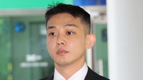 유아인, 마약 상습 투약 혐의 재판…구속 2개월 연장 판결