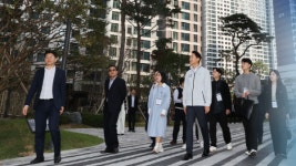 한 달 뒤 입주 '미리 내 집'…현장 찾은 오세훈