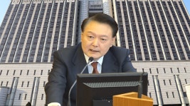 윤 구속 연장 또 불허…검찰 기소 여부 '고심'
