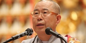 鄭 우린 모두 죄인 vs 朴 부처님 가르침 따라