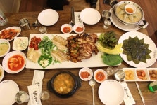 유성 온천의 즐거움을 더하는 대표 유성 맛집, 족발, 보쌈이 유명해.
