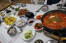  남해 식도락 여행, 멸치코스요리로 별미를 맛볼 수 있는 거제도 횟집 효진수산횟집