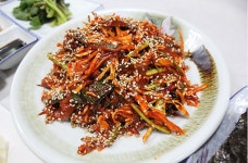  남해 식도락 여행, 멸치코스요리로 별미를 맛볼 수 있는 거제도 횟집 효진수산횟집