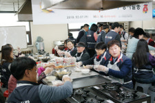 양재복지관 만두 빚어 독거어르신들과 나눔