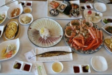 창용호대게식당 | 포항죽도시장맛집 '운하대게식당', 칼칼하고 시원한 물회와 살이 꽉찬 대게 요리로 미식 여행에 적격