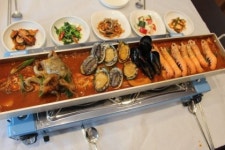 제주도 서귀포시 중문 맛집 기원뚝배기 낙지 등 해산물 품은 통갈치조림 선보여