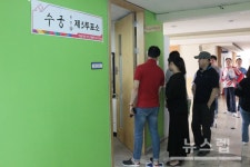 [포토] 6.13지방선거, 구로구 오류고등학교 투표소에 몰린 유권자들