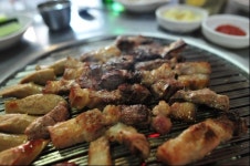 제주 서귀포시 중문 맛집 돈가득, 두툼한 흑돼지 식감과 육즙 느낄 수 있어