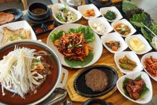 건강함을 지향하는 경주 보문단지 인근 쌈밥 맛집 늘봄, 주말여행객으로 북적