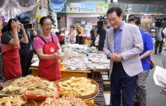 이용섭 광주광역시장, 대인시장 찾아 서민경제 점검