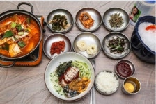 포항 물회 맛집 새콤달콤한 특제양념이 더해진 비벼먹는 물회 오대양물회