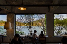 남양주 팔당 카페 대너리스, 방송 소개된 고품격 브런치와 여유로운 한강뷰 만끽하는 명소