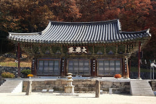 안성 청룡사 대웅전, 전통안료로 단청한다