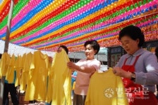 봉축의 기쁨으로 세상을 물들입니다