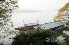 8. 부여 부소산 고란사