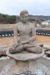 3. 경주 안계리 석조여래좌상