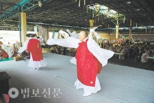 다대포 바다 앞 공판장서 수륙재 봉행