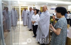 봉은사, 교육관3층에 작은도서관 문열어