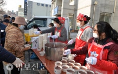완주 송광사, 시장서 팥죽 1500인분 나눠