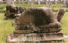 18. 성주 법수사지 석조비로자나삼존불상