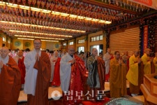 한국·베트남 불자 합동 관정수기로 성불 다짐