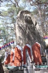 해인사, 코로나19 극복 발원 첫 마애약사불 법회