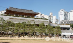 10년 중창불사 결실 흥천사 전법회관 개관