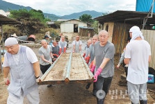 화엄사 주지 덕문 스님